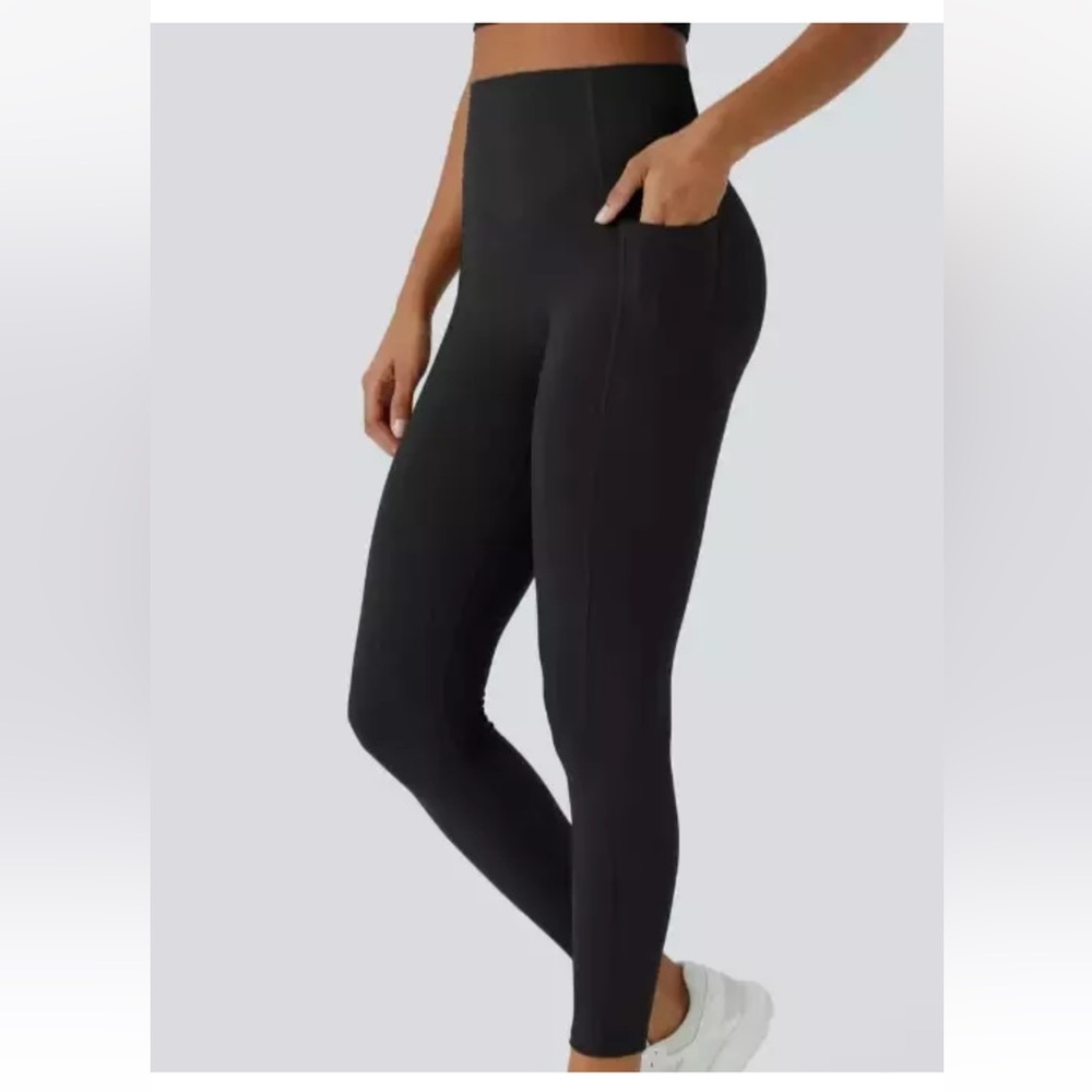 Halara Black Scrunch Butt High Waist Tummy Control Pocket Shaping Leggings M NWT